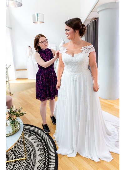 2024 Amazing A Line Chiffon Scoop Off Shoulder Lace Plus Size Beach Wedding Dresses 