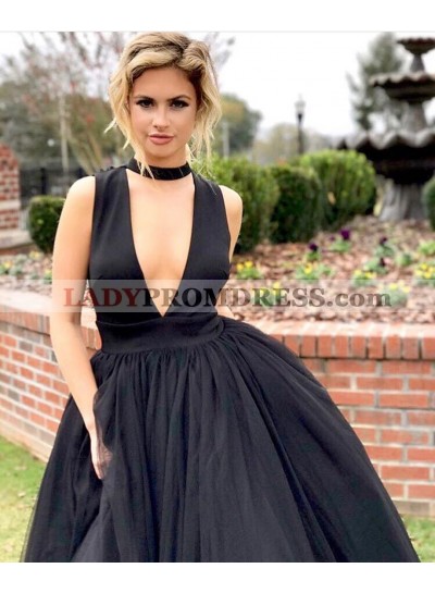 2022 New Designer A Line Tulle Black Halter Deep V Neck Prom Dresses