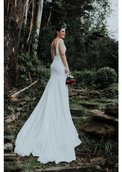 outdoor wedding and dress train