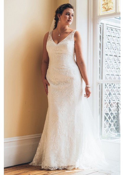 2020 New Arrival Sheath V Neck Plus Size Lace Wedding Dresses